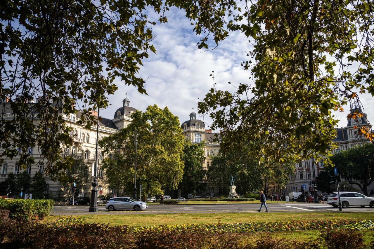 Best Seasons La Famiglia Budapest Eksteriør billede